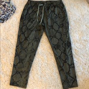 Lululemon pant women’s size 6